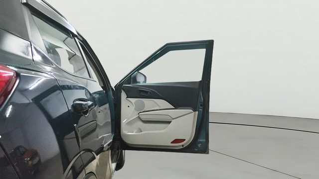 View Mahindra XUV300 Image 43 Used Mahindra XUV300 Image 43