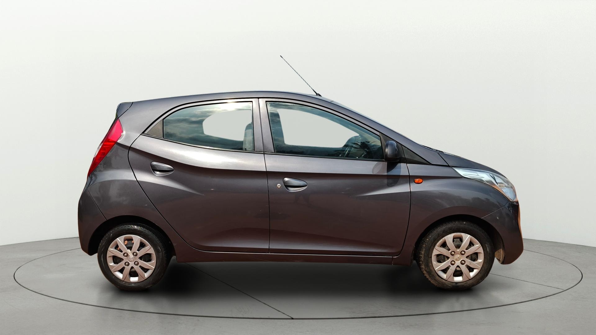 View 2014 Hyundai EON Sportz Image 8 Used 2014 Hyundai EON Sportz Image 8