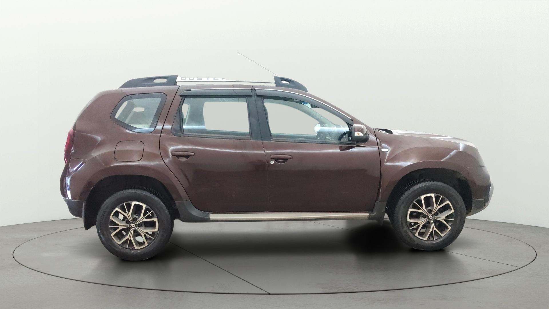 View 2021 Renault Duster Petrol RXZ Image 8 Used 2021 Renault Duster Petrol RXZ Image 8