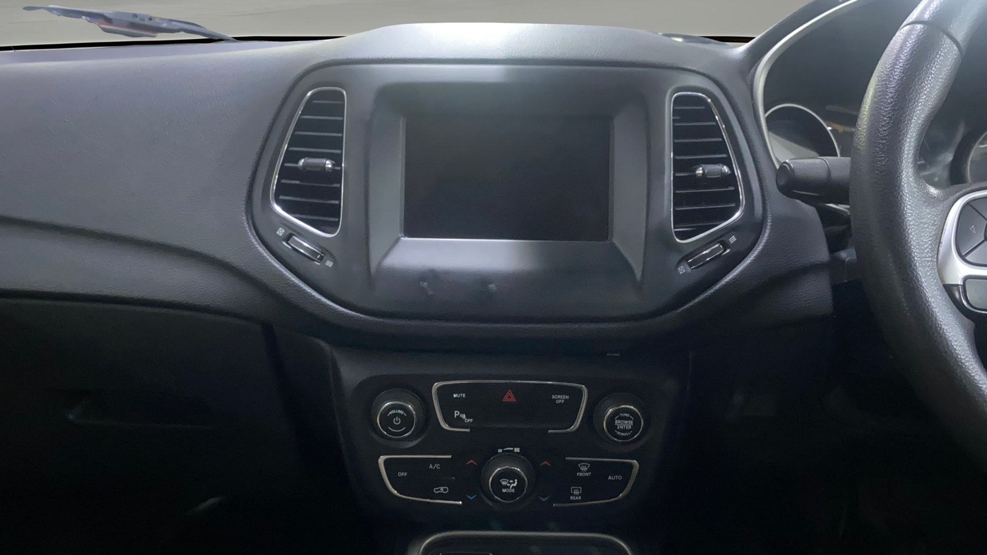 View 2020 Jeep Compass Longitude (O) 2.0 Diesel MT Image 18 Used 2020 Jeep Compass Longitude (O) 2.0 Diesel MT Image 18