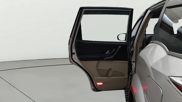 View Mahindra XUV500 Image 16 Used Mahindra XUV500 Image 16