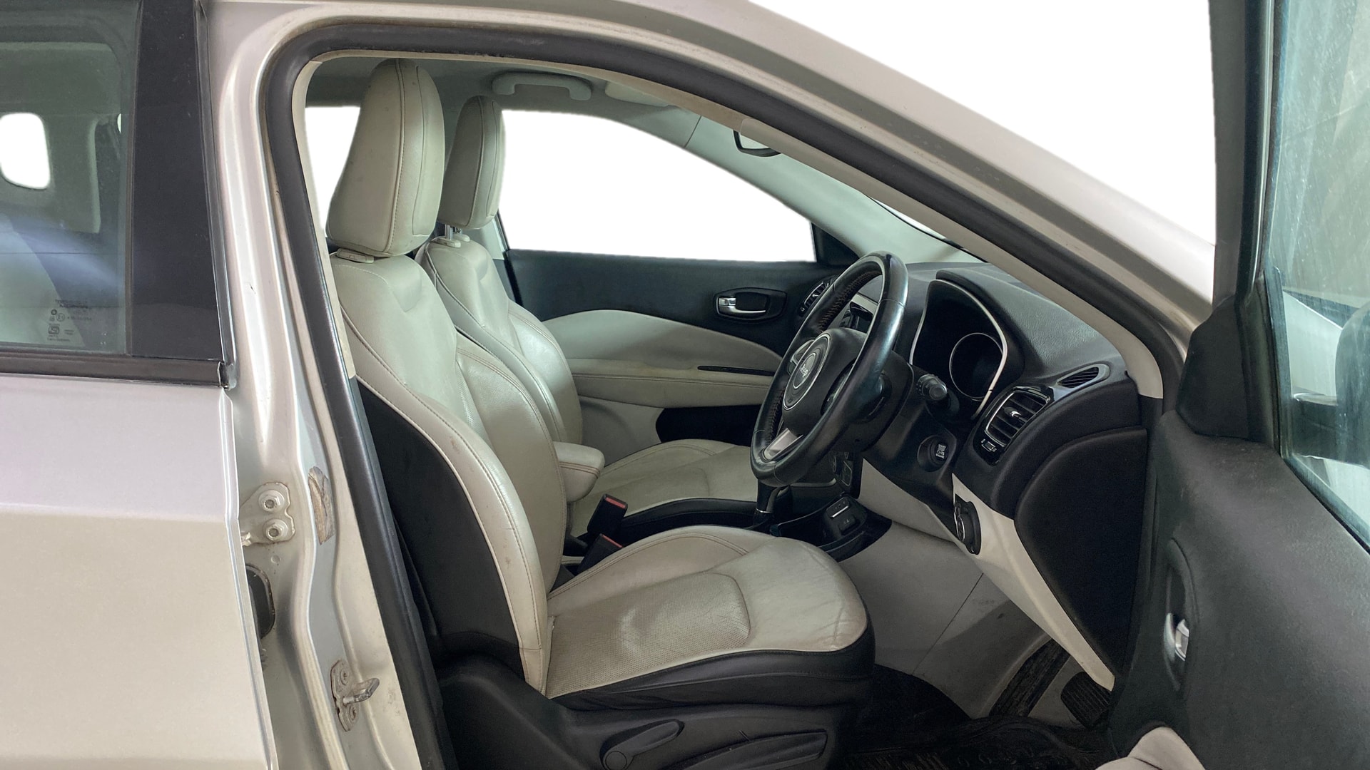View 2017 Jeep Compass Limited 1.4 Multi AIR Petrol DDCT AT BS IV Image 17 Used 2017 Jeep Compass Limited 1.4 Multi AIR Petrol DDCT AT BS IV Image 17