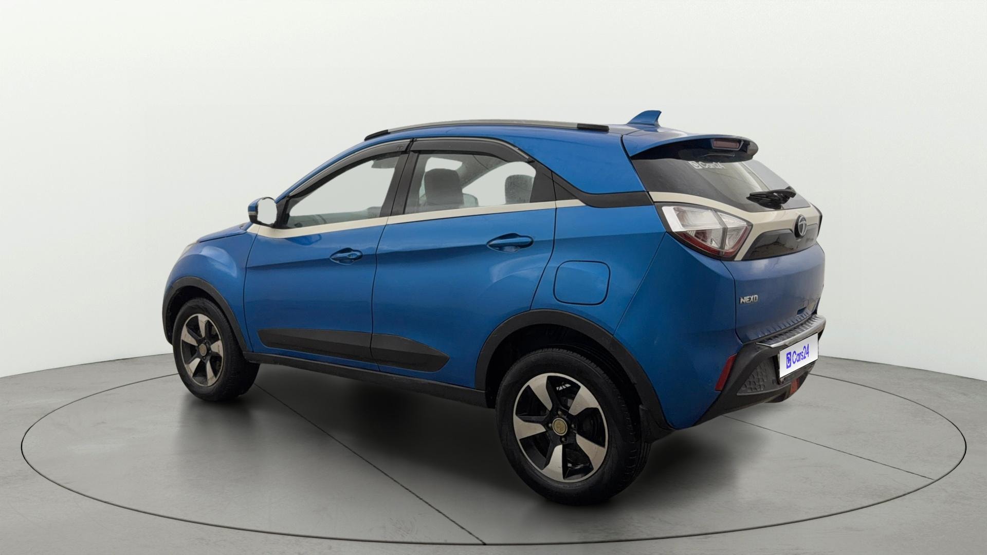View 2018 Tata Nexon Revotron XE Image 2 Used 2018 Tata Nexon Revotron XE Image 2
