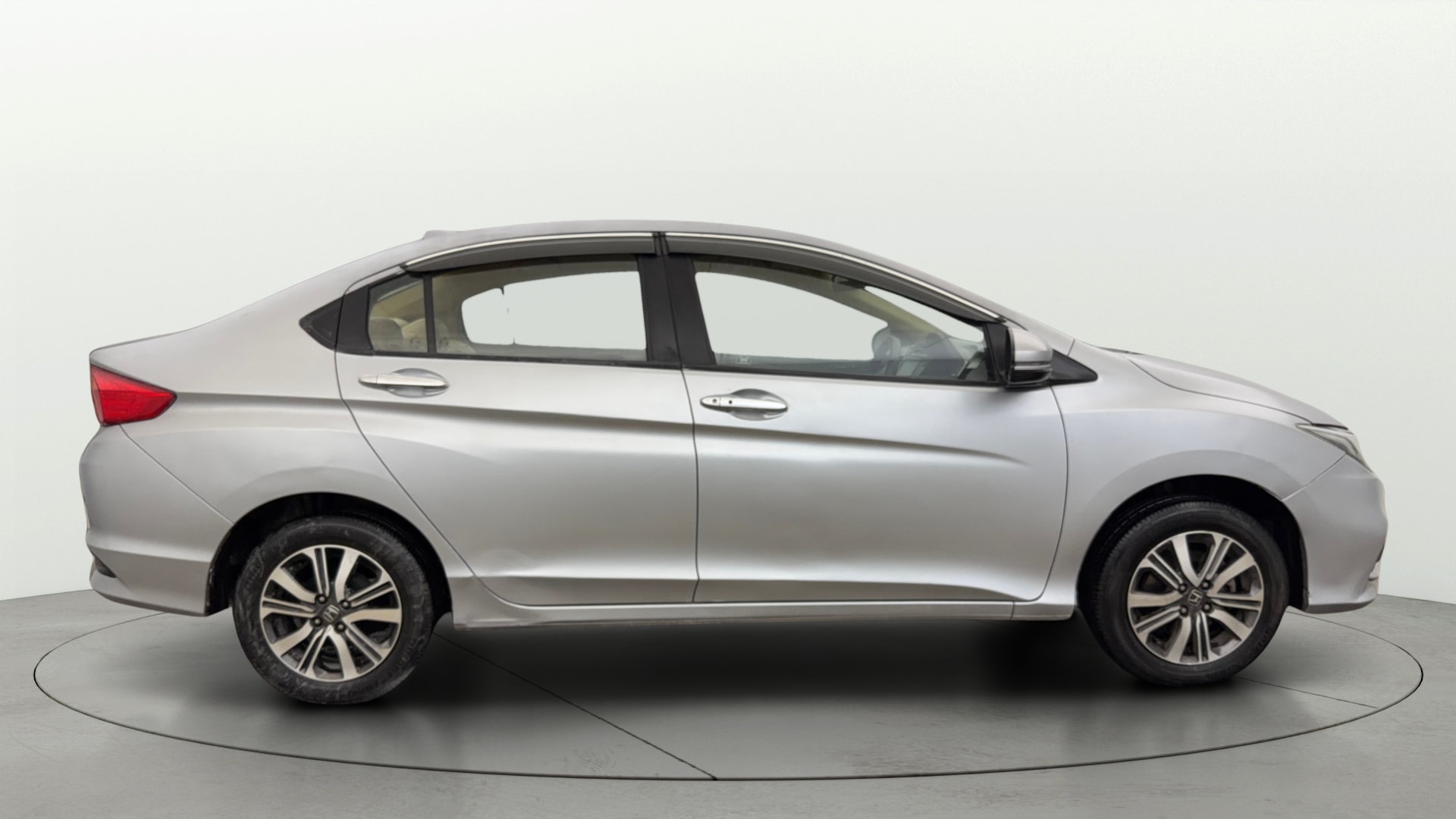 View 2022 Honda City ZX MT Diesel Anniversary Edition Image 9 Used 2022 Honda City ZX MT Diesel Anniversary Edition Image 9