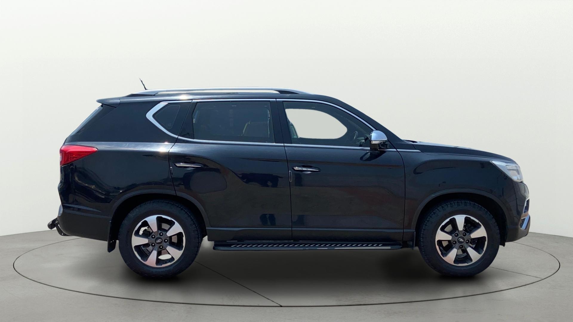 View 2019 Mahindra Alturas G4 4WD AT Image 29 Used 2019 Mahindra Alturas G4 4WD AT Image 29