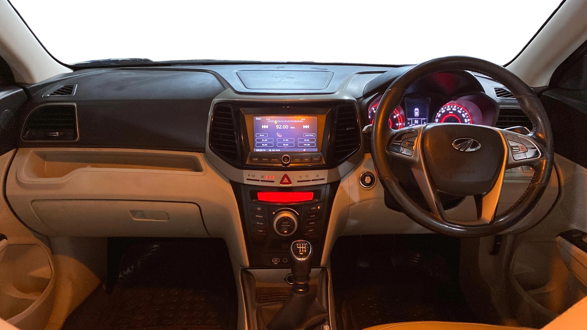View 2021 Mahindra XUV300 W4 Petrol BS IV Image 16 Used 2021 Mahindra XUV300 W4 Petrol BS IV Image 16