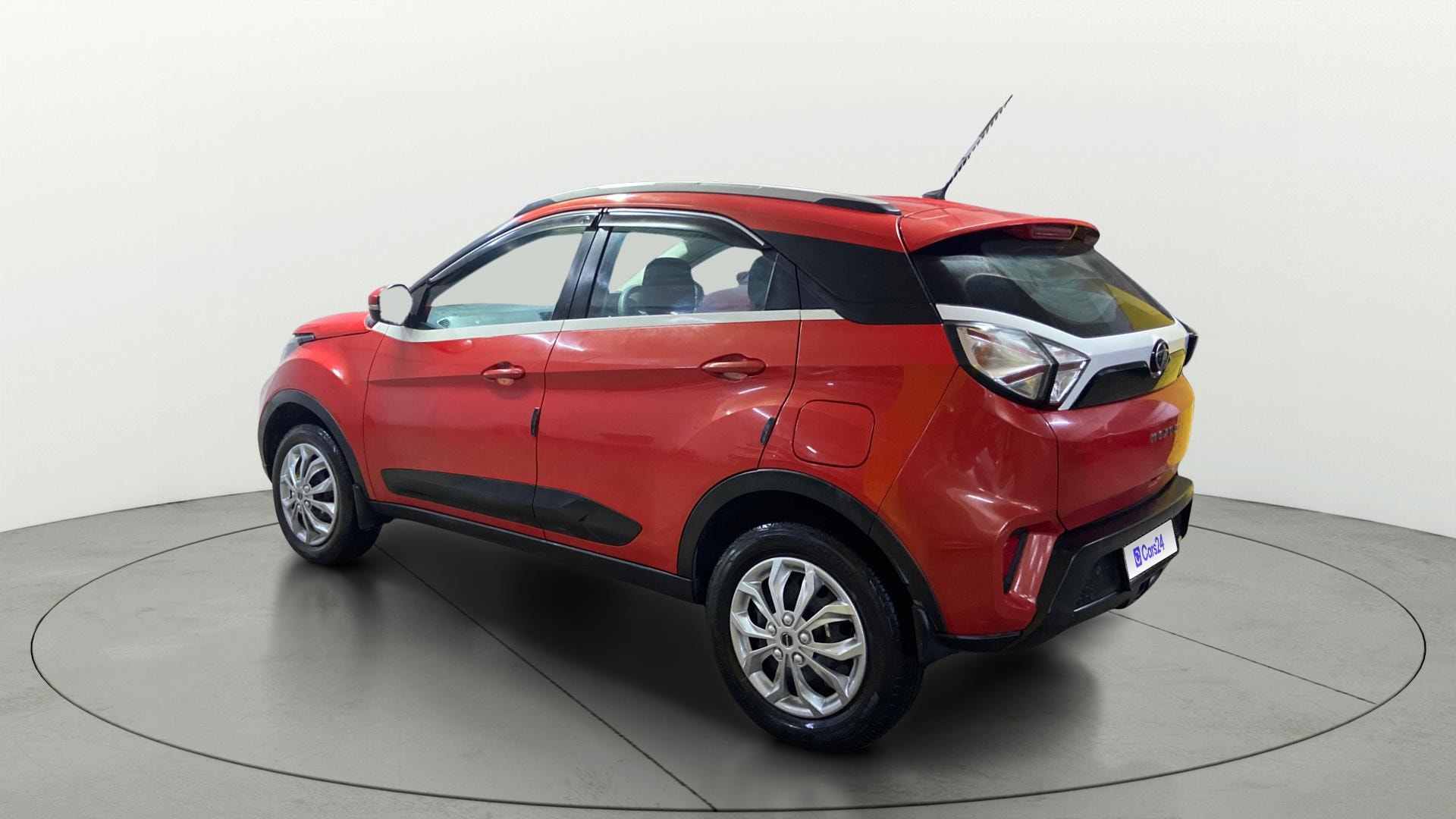 View 2021 Tata Nexon Revotron XE Image 2 Used 2021 Tata Nexon Revotron XE Image 2