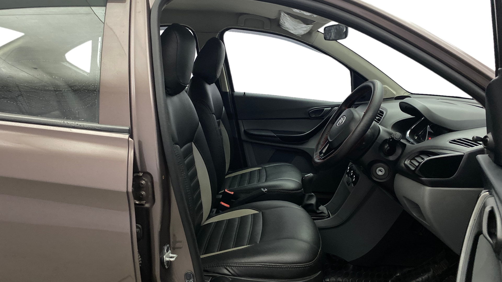 View 2020 Tata Tigor XE Diesel Image 25 Used 2020 Tata Tigor XE Diesel Image 25