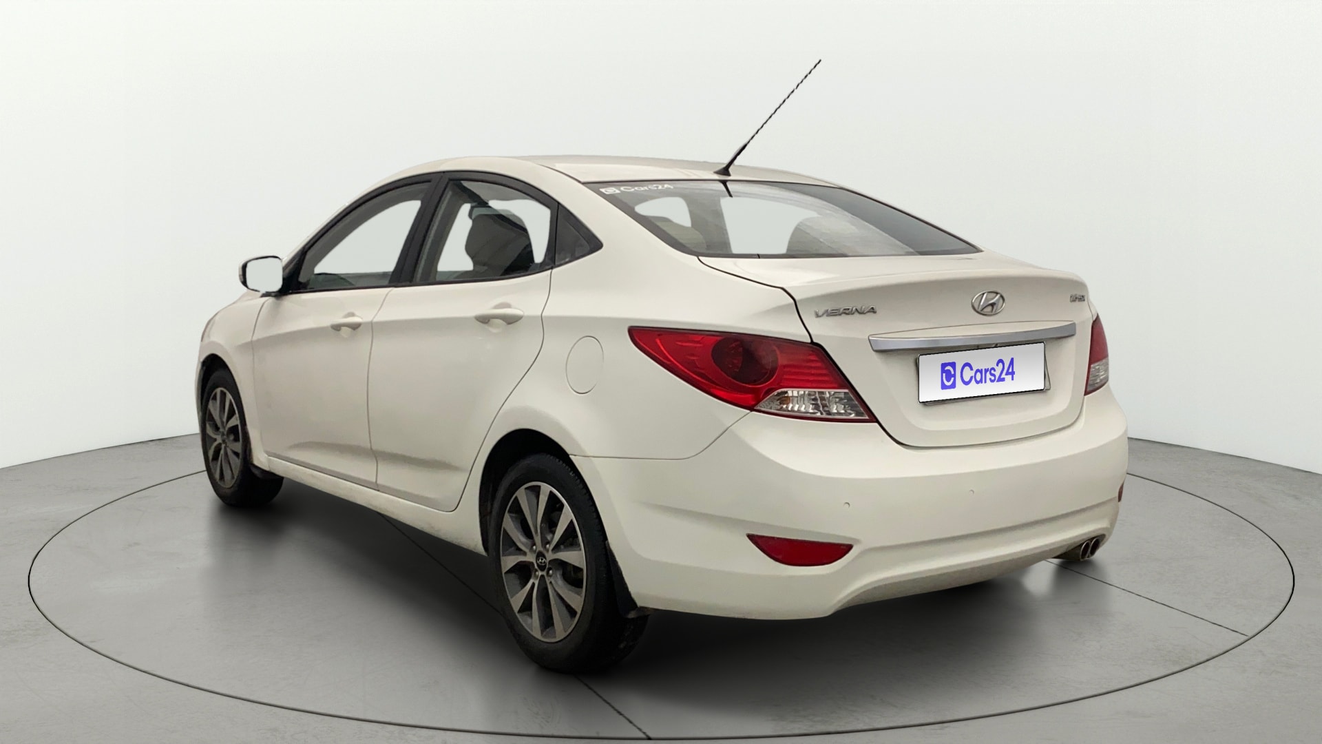 View 2014 Hyundai Fluidic Verna 1.6 VTVT SX Image 2 Used 2014 Hyundai Fluidic Verna 1.6 VTVT SX Image 2
