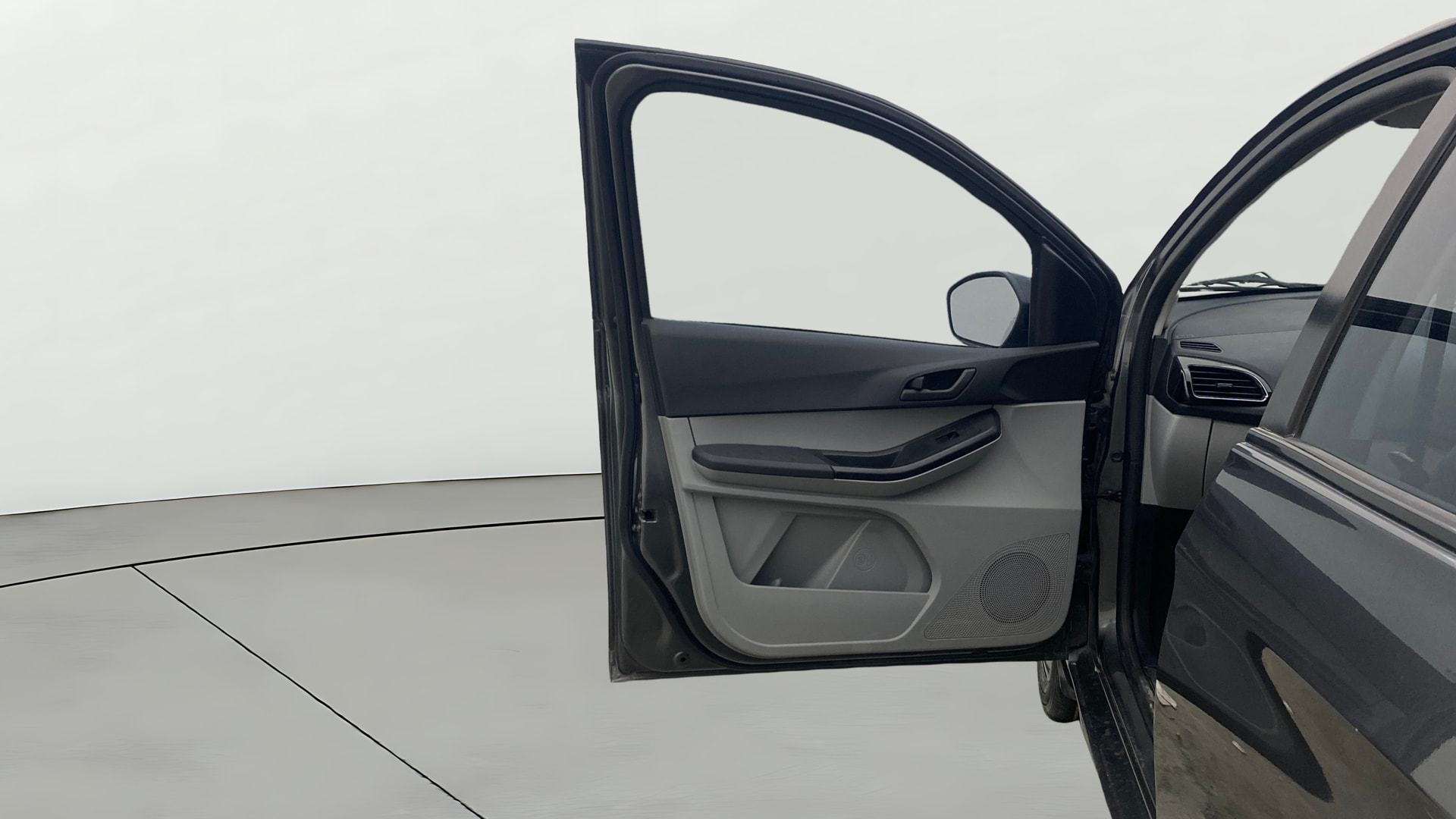 View 2022 Tata Tiago Revotorq XB Image 31 Used 2022 Tata Tiago Revotorq XB Image 31