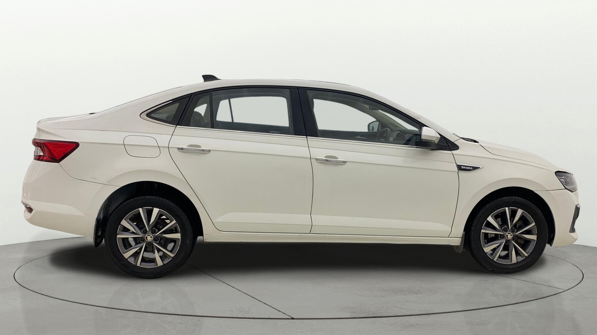 View 2022 Skoda Slavia Style 1.0 TSI MT Image 27 Used 2022 Skoda Slavia Style 1.0 TSI MT Image 27