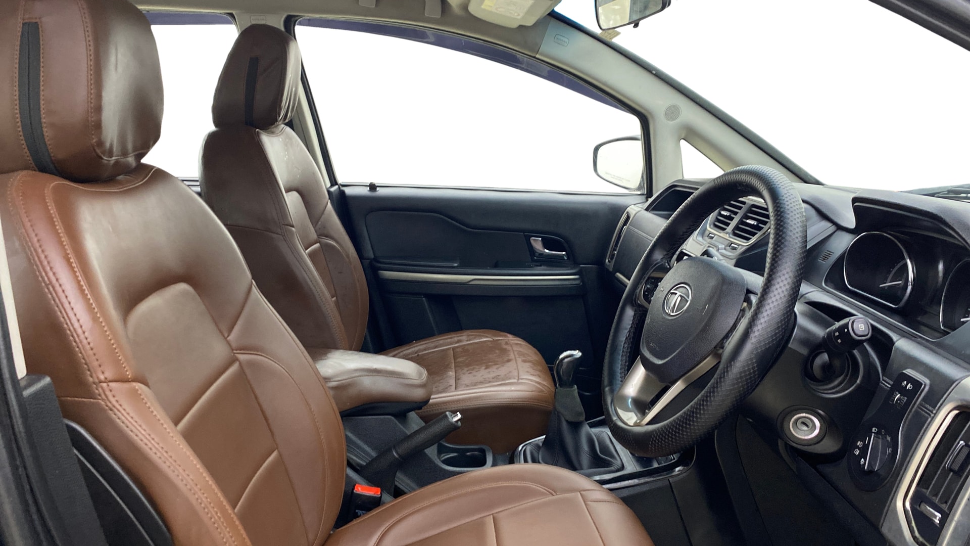 View 2017 Tata Hexa XT 4X2 Image 19 Used 2017 Tata Hexa XT 4X2 Image 19