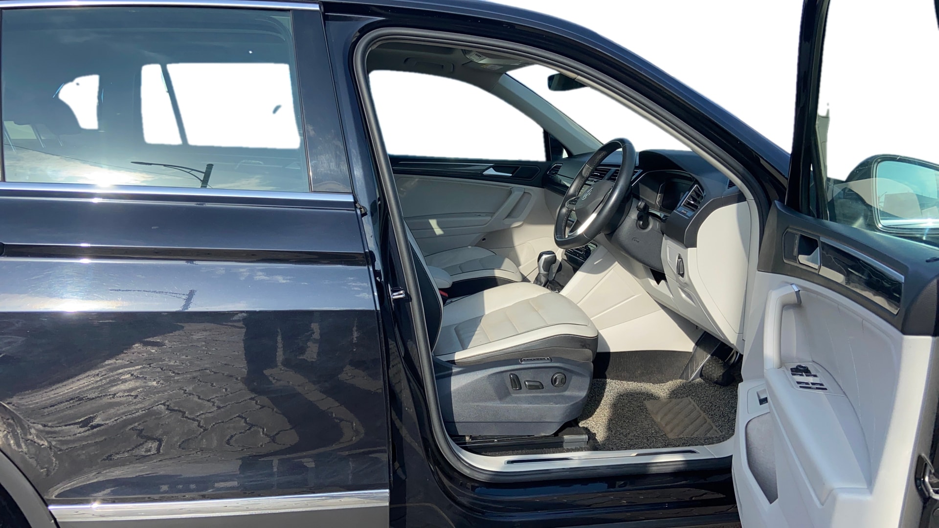 View 2023 Volkswagen Tiguan DSG 4MOTION Comfortline Image 28 Used 2023 Volkswagen Tiguan DSG 4MOTION Comfortline Image 28