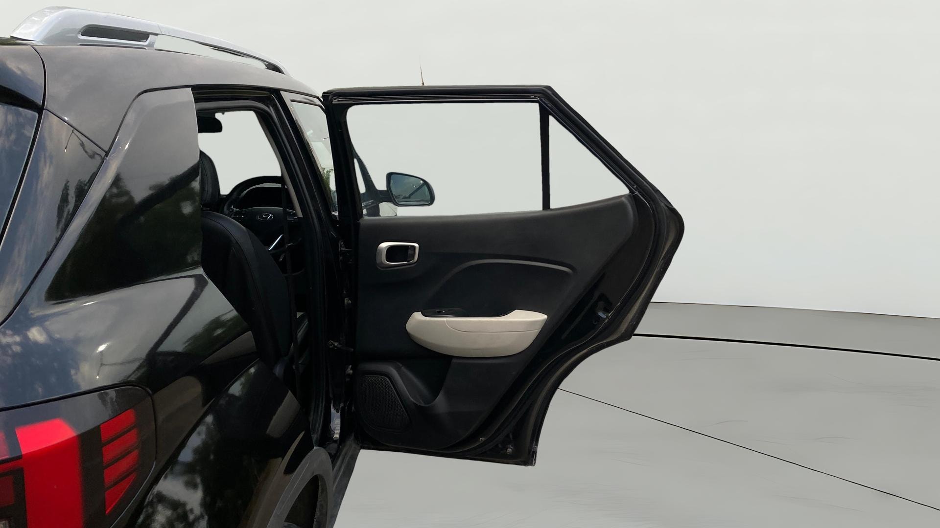 View 2023 Hyundai Venue S 1.2 Petrol Image 7 Used 2023 Hyundai Venue S 1.2 Petrol Image 7
