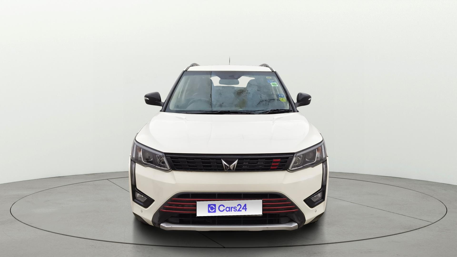 View 2023 Mahindra XUV300 W4 Petrol BS IV Image 1 Used 2023 Mahindra XUV300 W4 Petrol BS IV Image 1