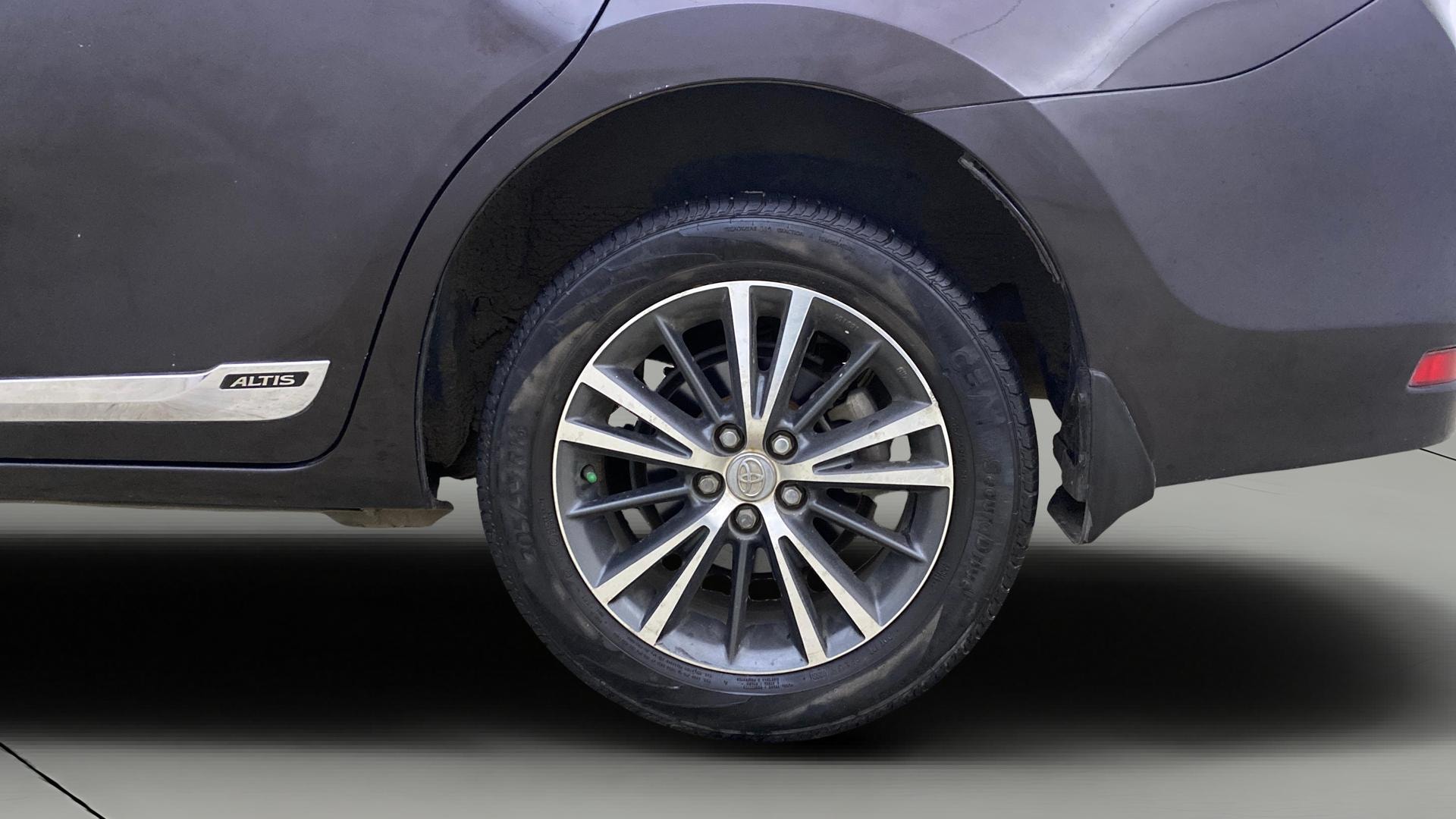 View 2017 Toyota Corolla Altis 1.8 VL AT Image 11 Used 2017 Toyota Corolla Altis 1.8 VL AT Image 11