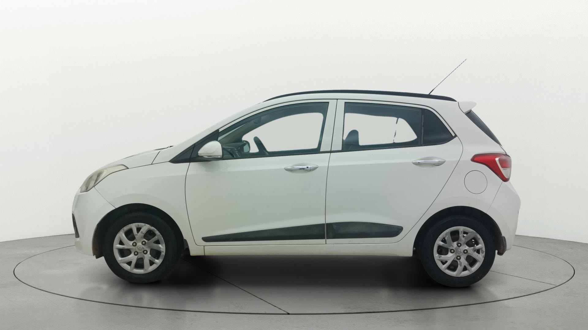 View 2015 Hyundai Grand i10 Asta AT 1.2 Kappa VTVT Image 26 Used 2015 Hyundai Grand i10 Asta AT 1.2 Kappa VTVT Image 26