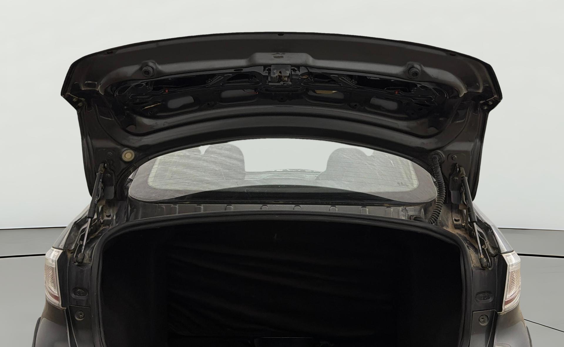 View 2023 Tata Tigor XE Diesel Image 16 Used 2023 Tata Tigor XE Diesel Image 16