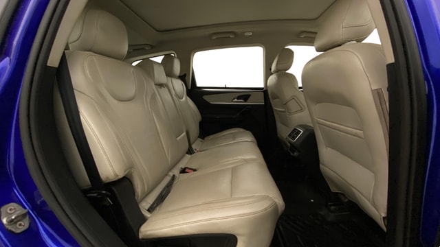View Mahindra XUV700 Image 37 Used Mahindra XUV700 Image 37