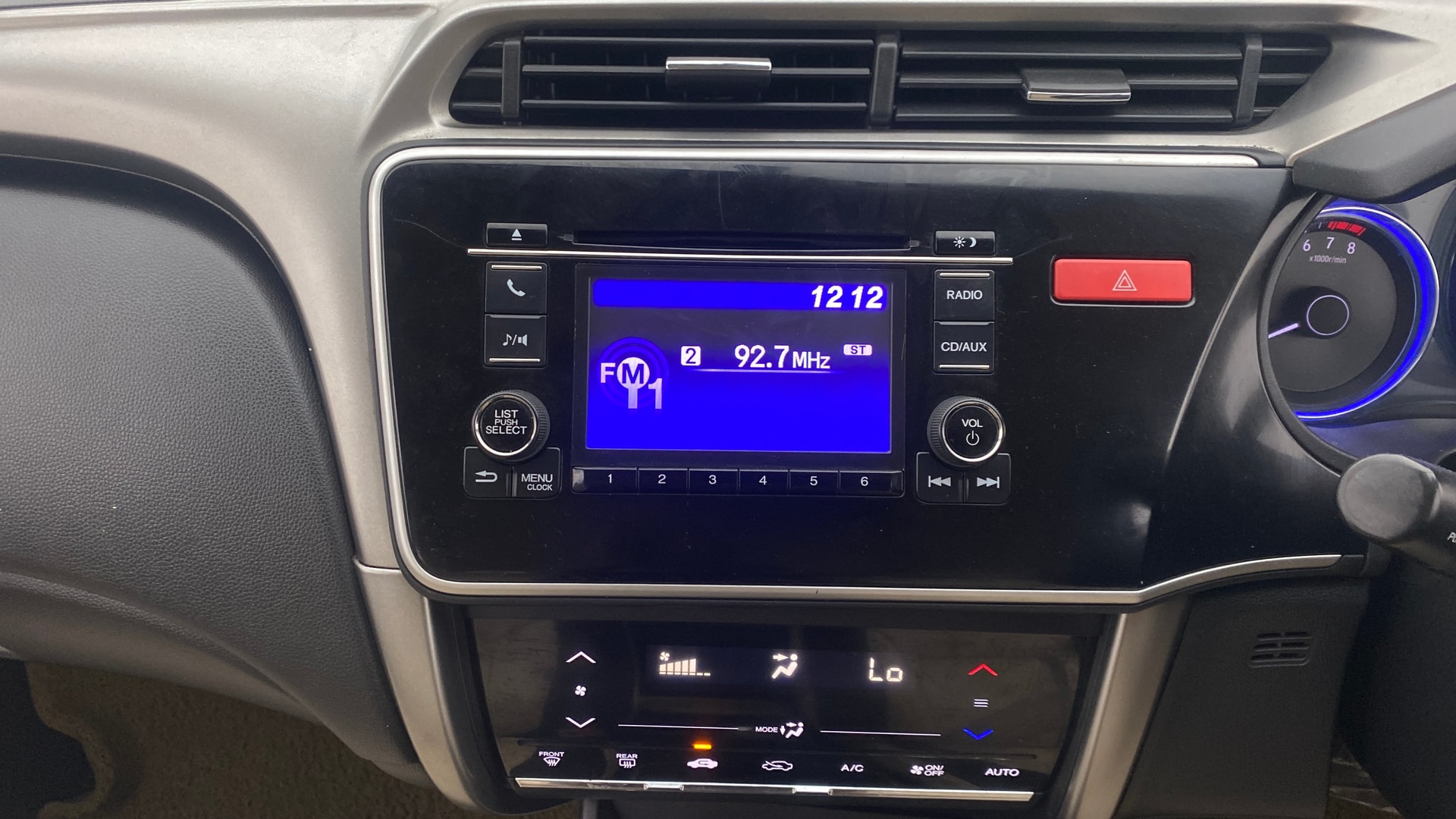 View 2015 Honda City ZX MT Diesel Anniversary Edition Image 18 Used 2015 Honda City ZX MT Diesel Anniversary Edition Image 18
