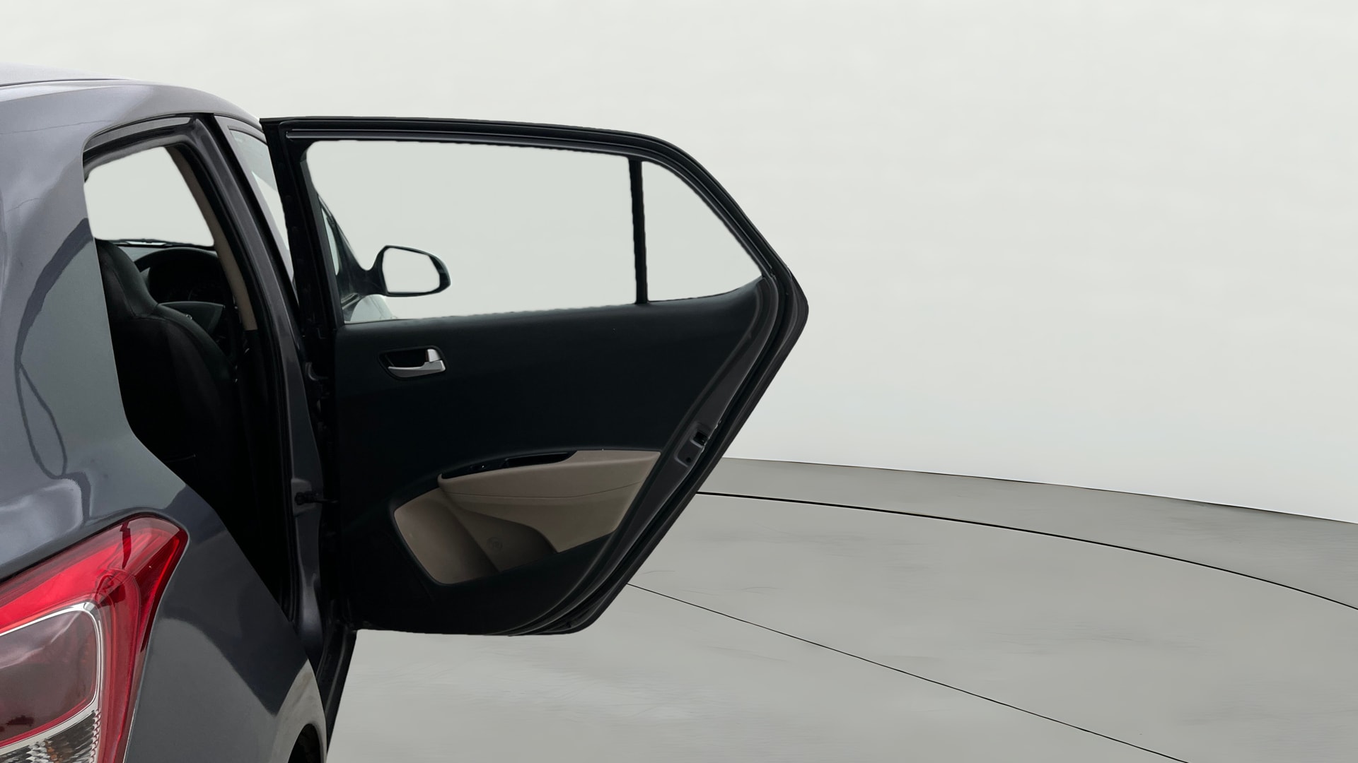 View 2017 Hyundai Grand i10 Sportz 1.2 Kappa Image 8 Used 2017 Hyundai Grand i10 Sportz 1.2 Kappa Image 8