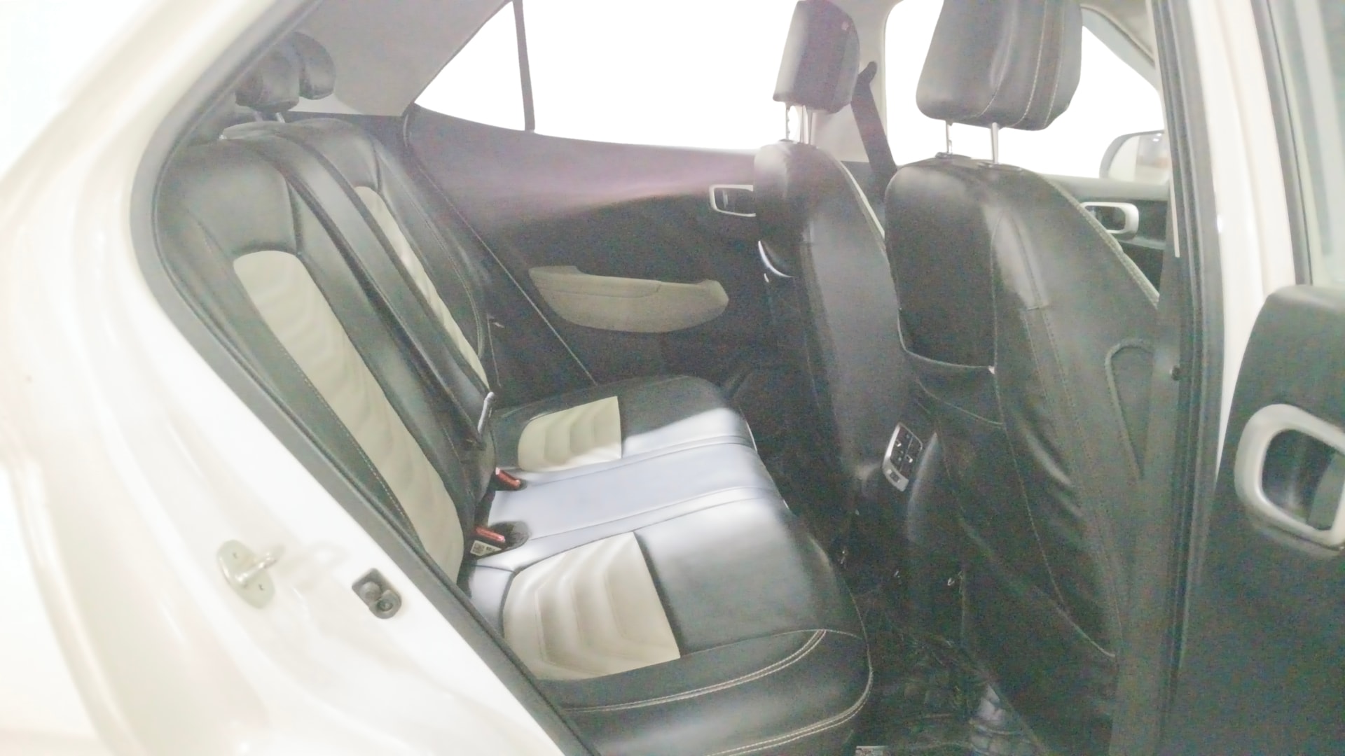 View 2023 Hyundai Venue SX (O) 1.0 Turbo Petrol DCT Image 37 Used 2023 Hyundai Venue SX (O) 1.0 Turbo Petrol DCT Image 37
