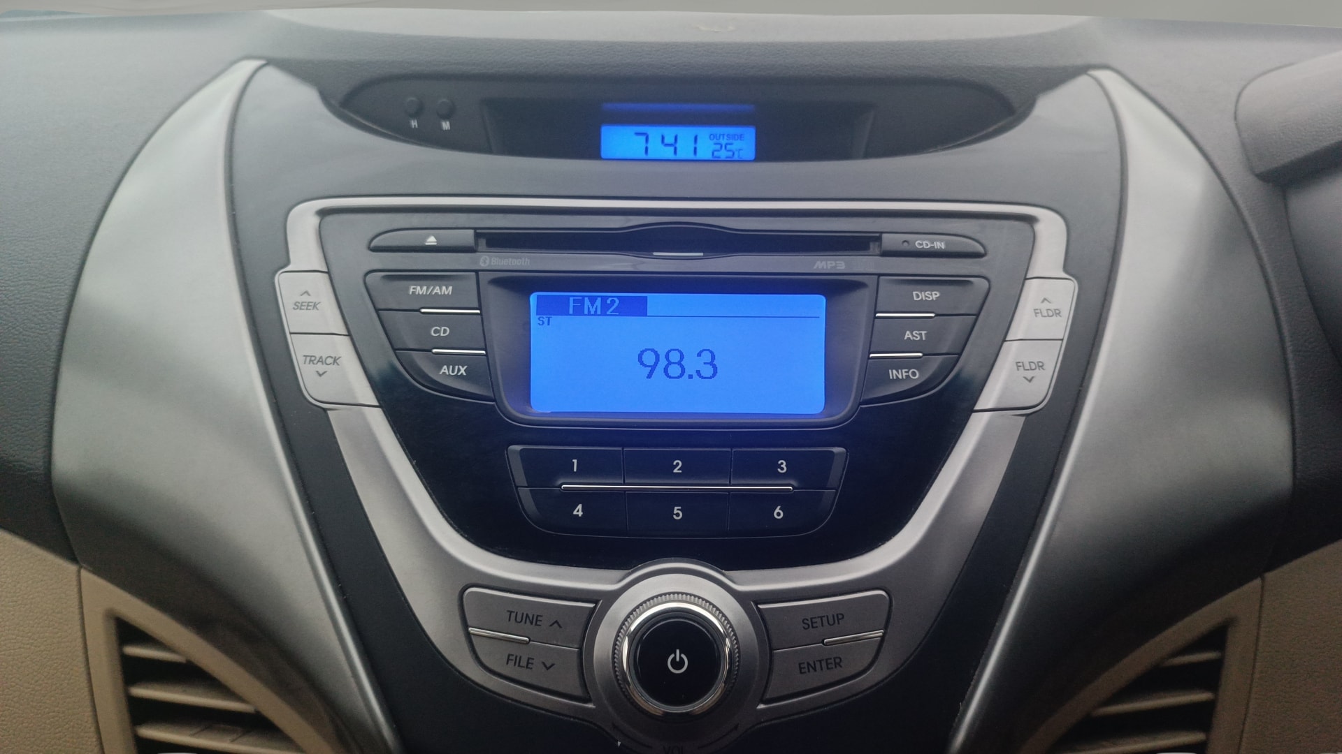 View 2014 Hyundai Elantra 1.6 CRDi S Image 18 Used 2014 Hyundai Elantra 1.6 CRDi S Image 18