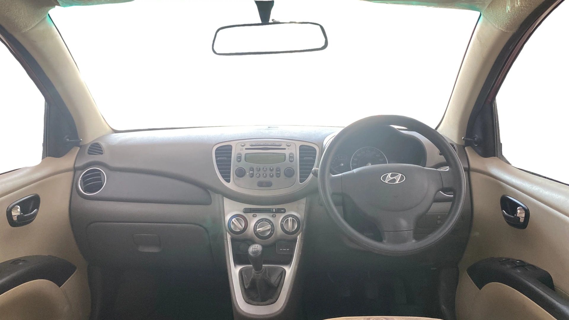 View 2014 Hyundai i10 1.2 Sportz MT Image 15 Used 2014 Hyundai i10 1.2 Sportz MT Image 15