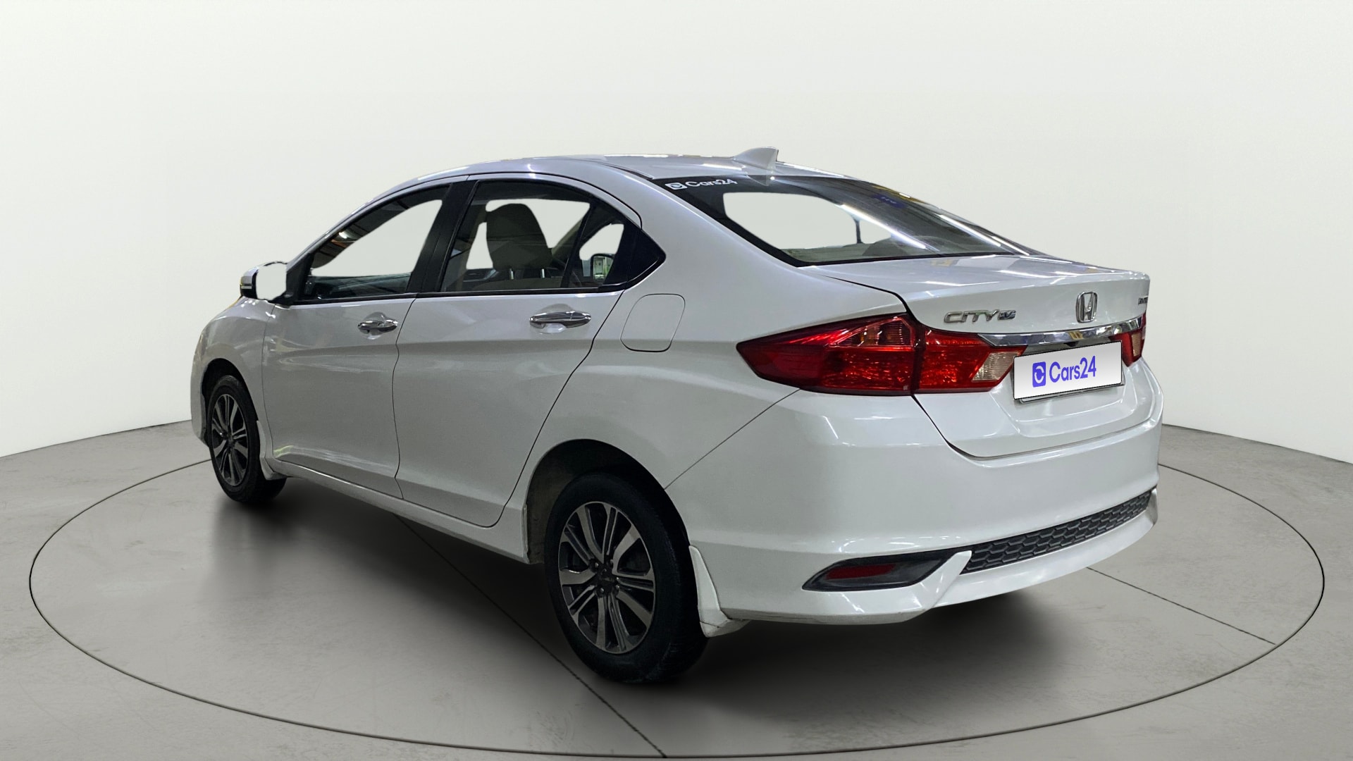 View 2017 Honda City ZX MT Diesel Anniversary Edition Image 2 Used 2017 Honda City ZX MT Diesel Anniversary Edition Image 2