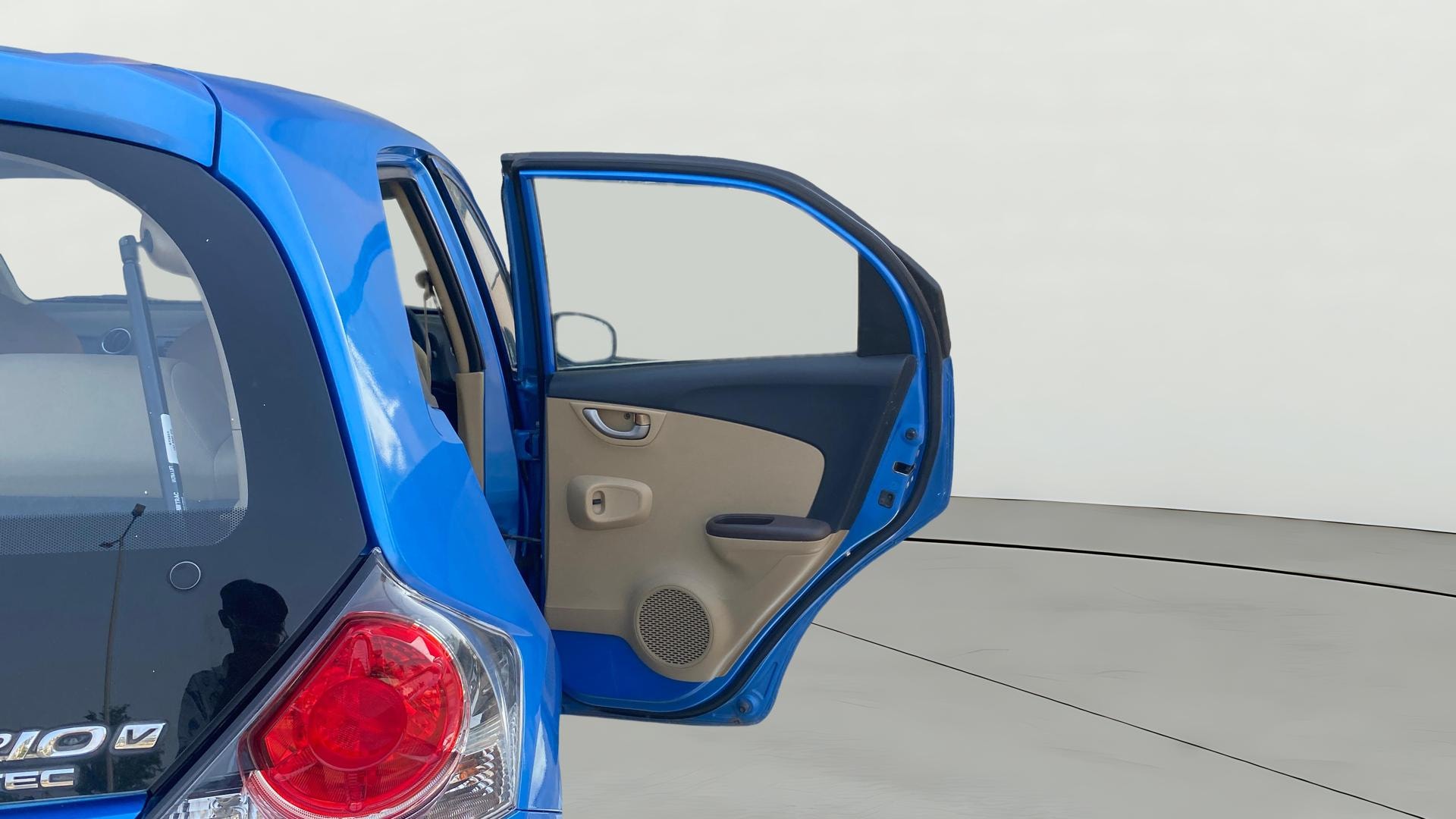 View 2013 Honda Brio V MT Image 7 Used 2013 Honda Brio V MT Image 7