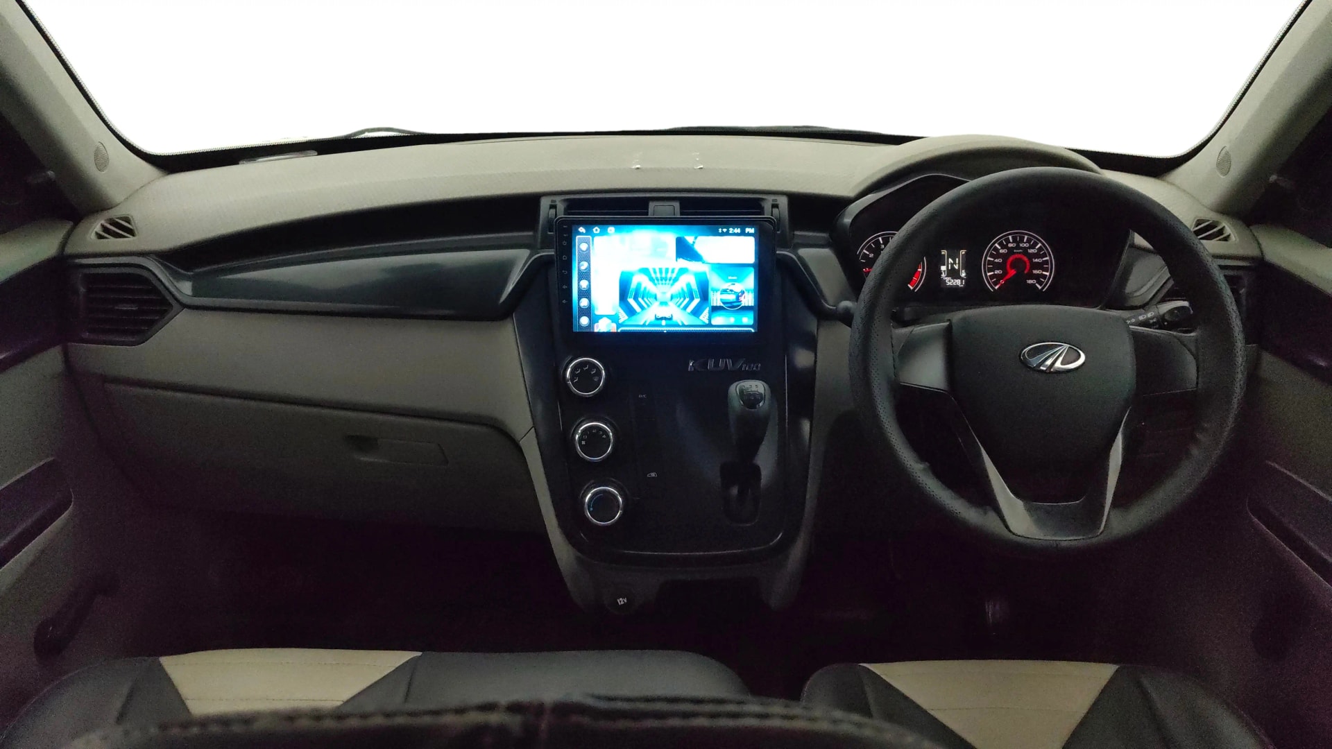 View 2017 Mahindra KUV100 K2 6 STR Image 15 Used 2017 Mahindra KUV100 K2 6 STR Image 15