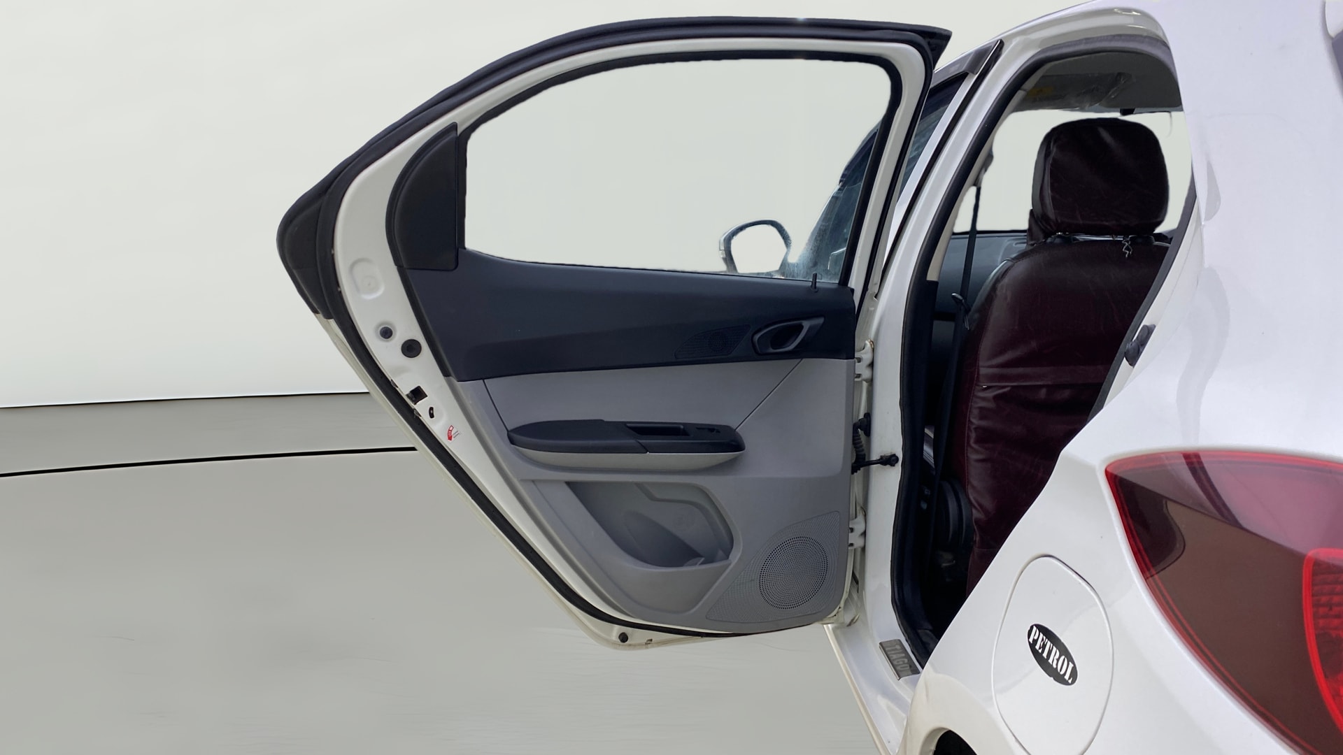 View 2020 Tata Tiago Revotorq XB Image 22 Used 2020 Tata Tiago Revotorq XB Image 22