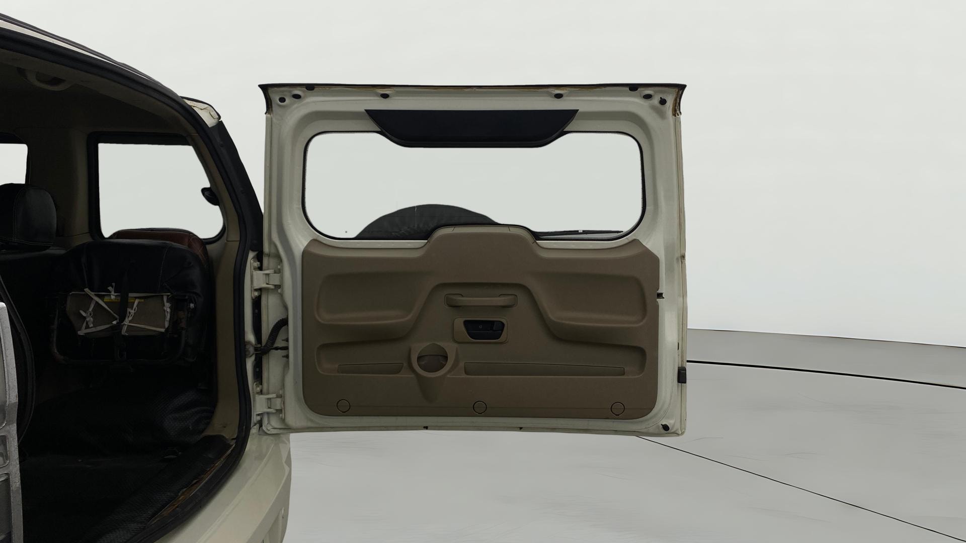 View 2019 Mahindra TUV300 T10 100HP Image 16 Used 2019 Mahindra TUV300 T10 100HP Image 16