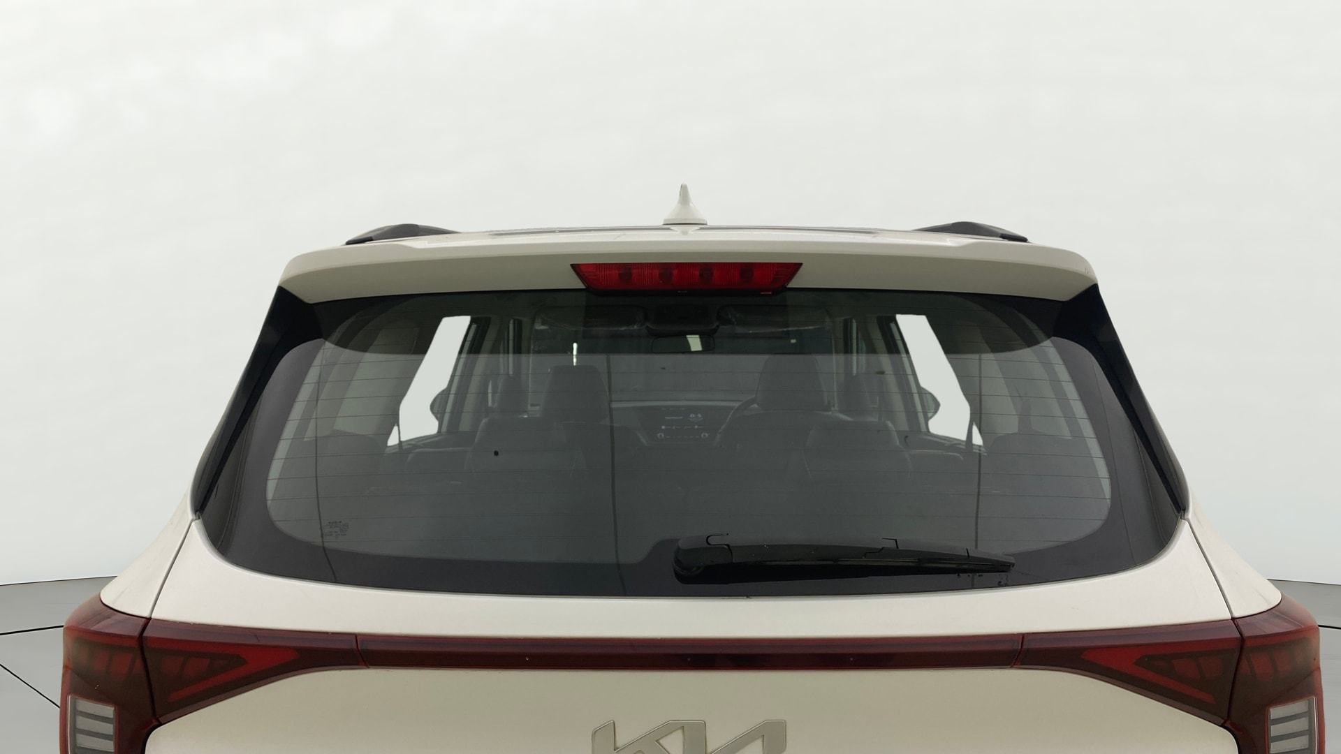 View 2023 Kia Carens Prestige 1.5 Petrol 7 STR Image 4 Used 2023 Kia Carens Prestige 1.5 Petrol 7 STR Image 4
