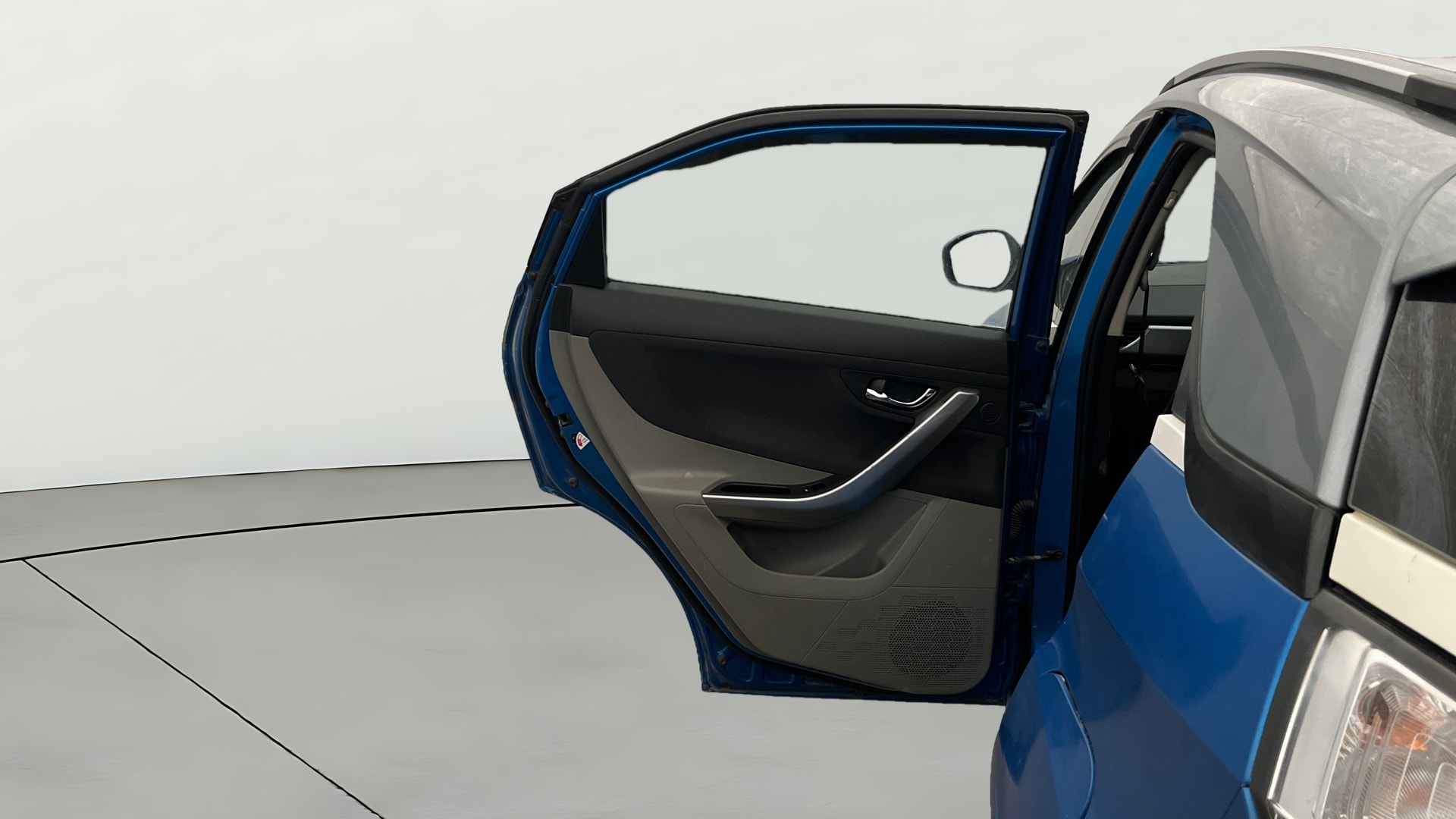 View 2018 Tata Nexon Revotron XE Image 14 Used 2018 Tata Nexon Revotron XE Image 14