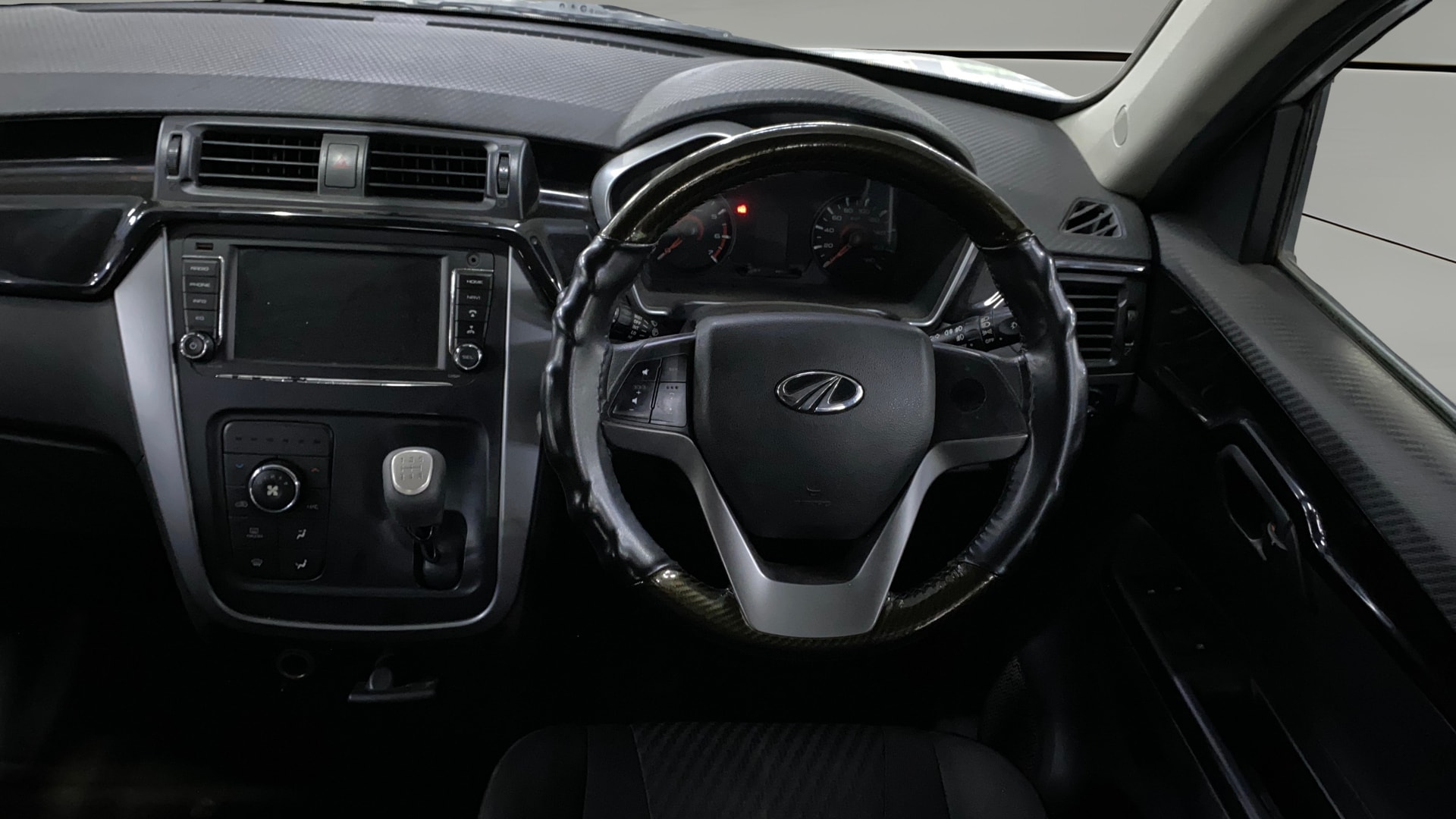 View 2018 Mahindra KUV100 K2 Petrol BS IV Image 12 Used 2018 Mahindra KUV100 K2 Petrol BS IV Image 12