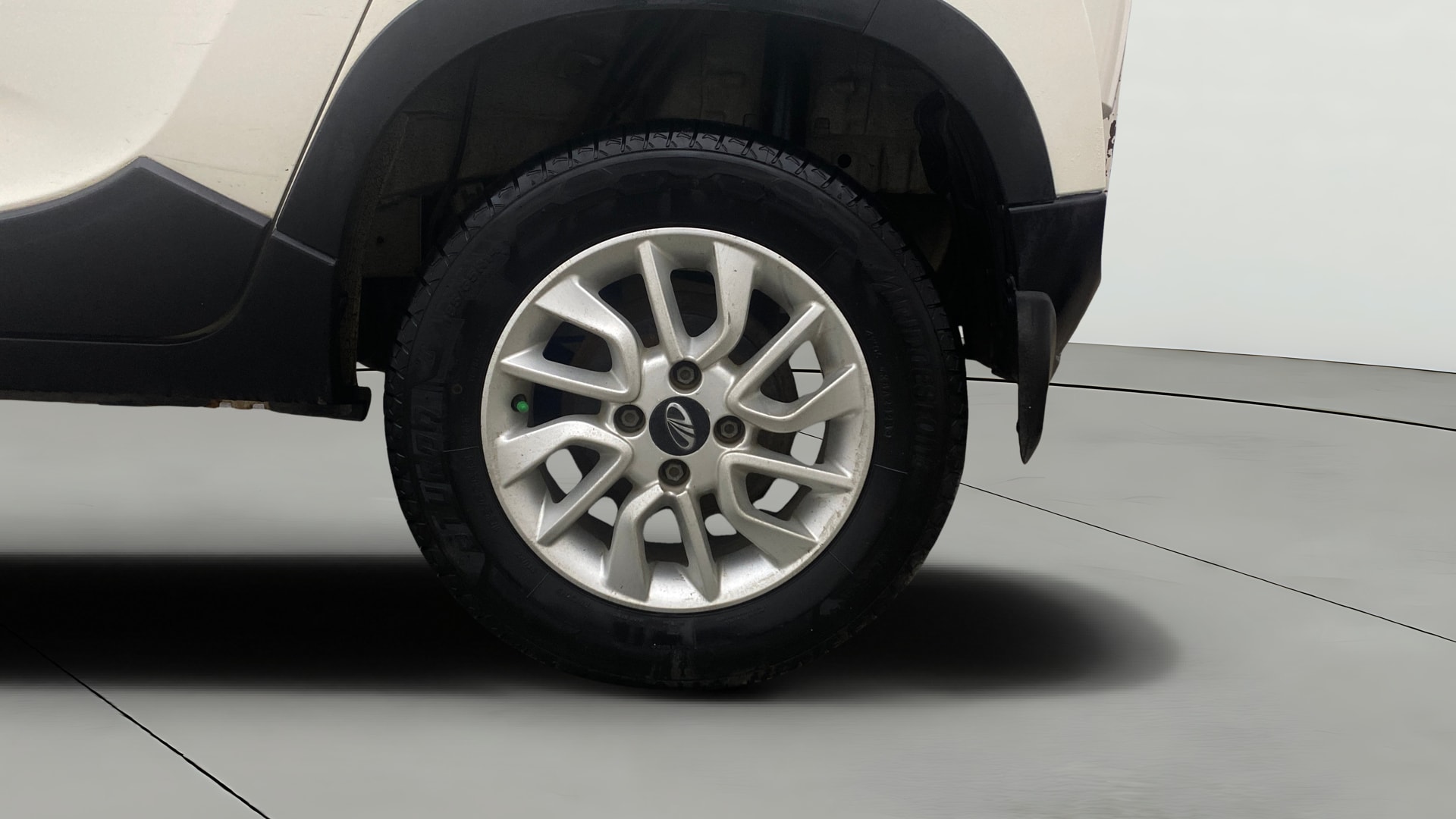 View 2016 Mahindra KUV100 K8 Diesel 5 Seater BS IV Image 11 Used 2016 Mahindra KUV100 K8 Diesel 5 Seater BS IV Image 11