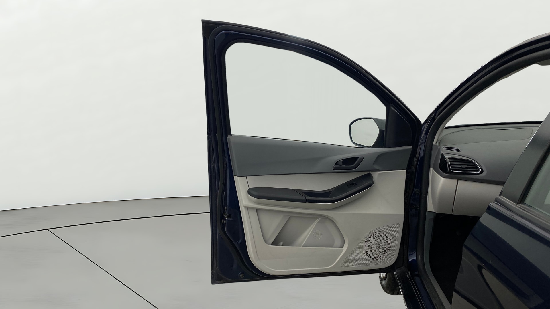 View 2025 Tata Tiago Revotorq XB Image 31 Used 2025 Tata Tiago Revotorq XB Image 31