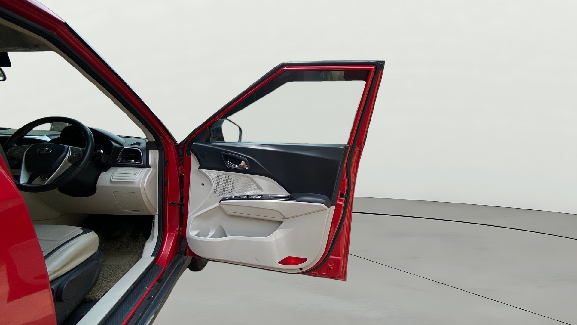 View 2019 Mahindra XUV300 W4 Petrol BS IV Image 47 Used 2019 Mahindra XUV300 W4 Petrol BS IV Image 47