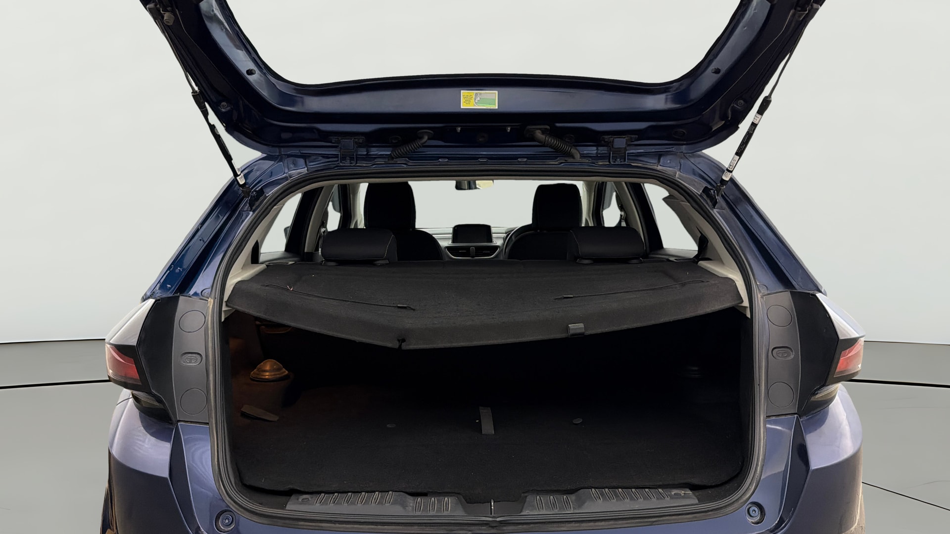 View 2023 Tata Altroz XZ Petrol Image 39 Used 2023 Tata Altroz XZ Petrol Image 39