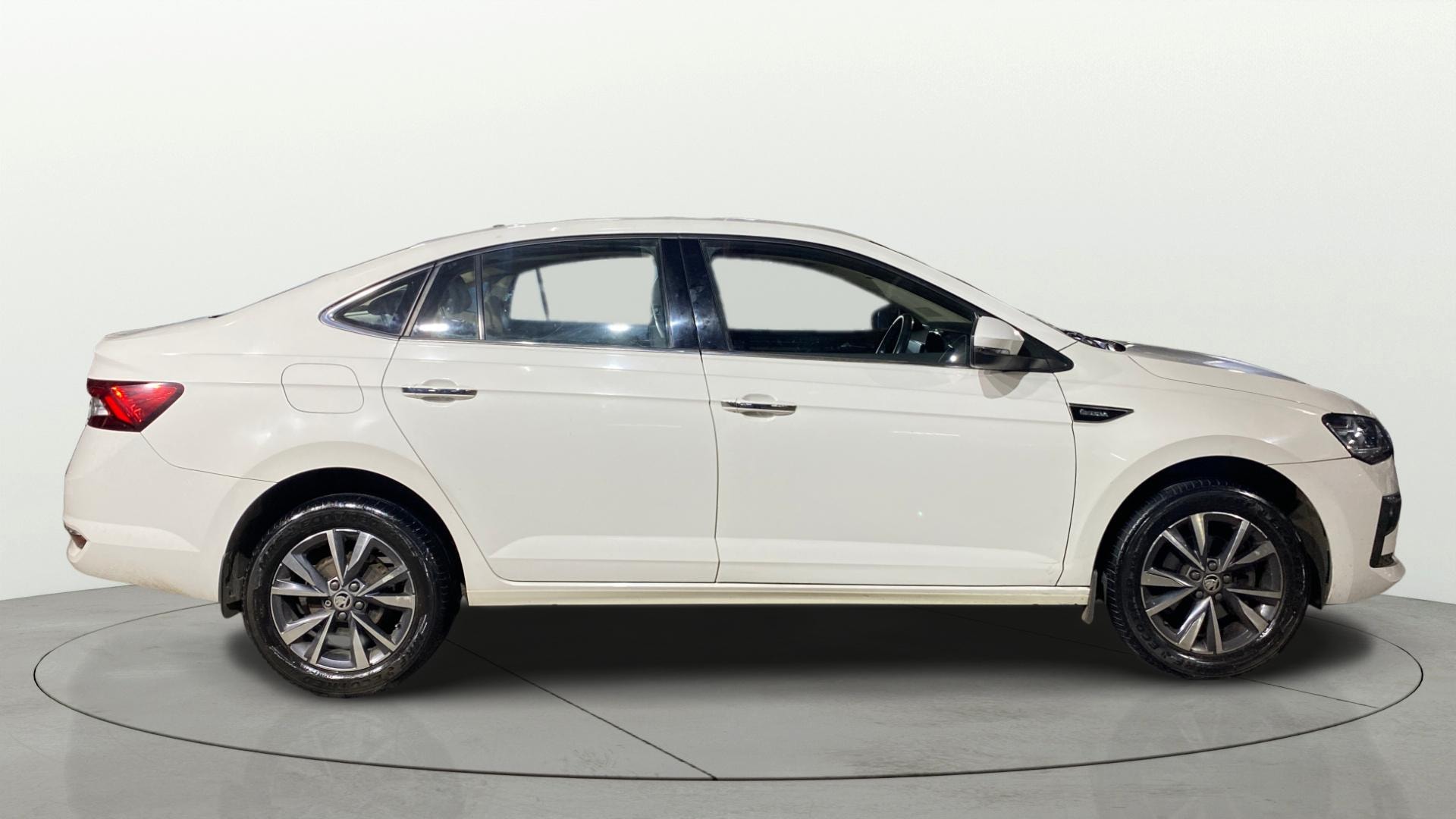View 2023 Skoda Slavia Style 1.0 TSI AT Image 8 Used 2023 Skoda Slavia Style 1.0 TSI AT Image 8