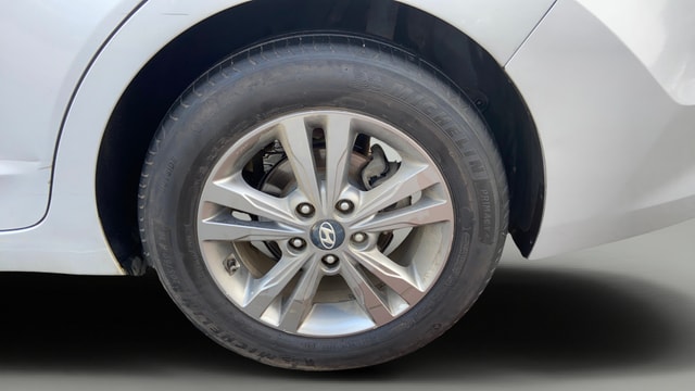 View Hyundai Elantra Image 12 Used Hyundai Elantra Image 12