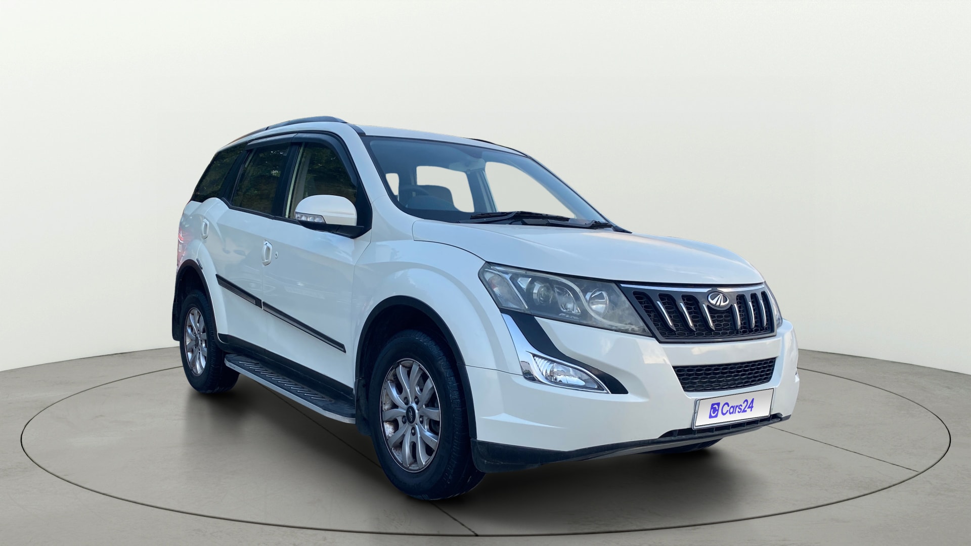 View 2018 Mahindra XUV500 G AT Image 23 Used 2018 Mahindra XUV500 G AT Image 23