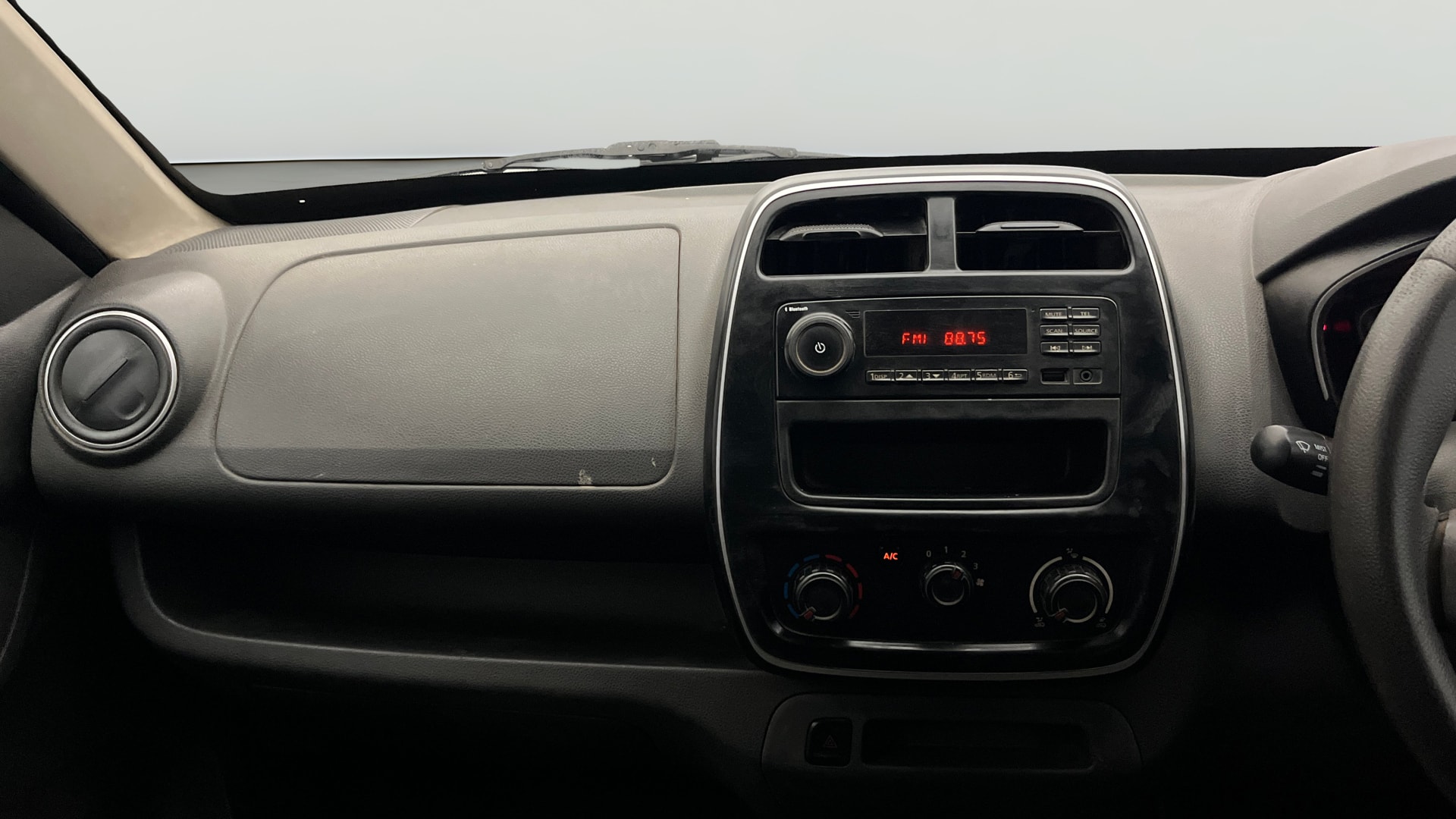 View 2016 Renault Kwid RXL Image 30 Used 2016 Renault Kwid RXL Image 30