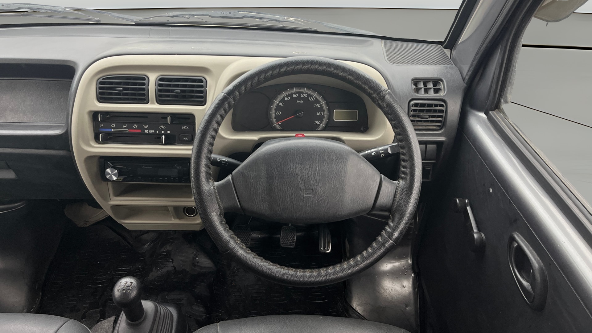 View 2018 Maruti Suzuki 1000 Base Variant Image 21 Used 2018 Maruti Suzuki 1000 Base Variant Image 21