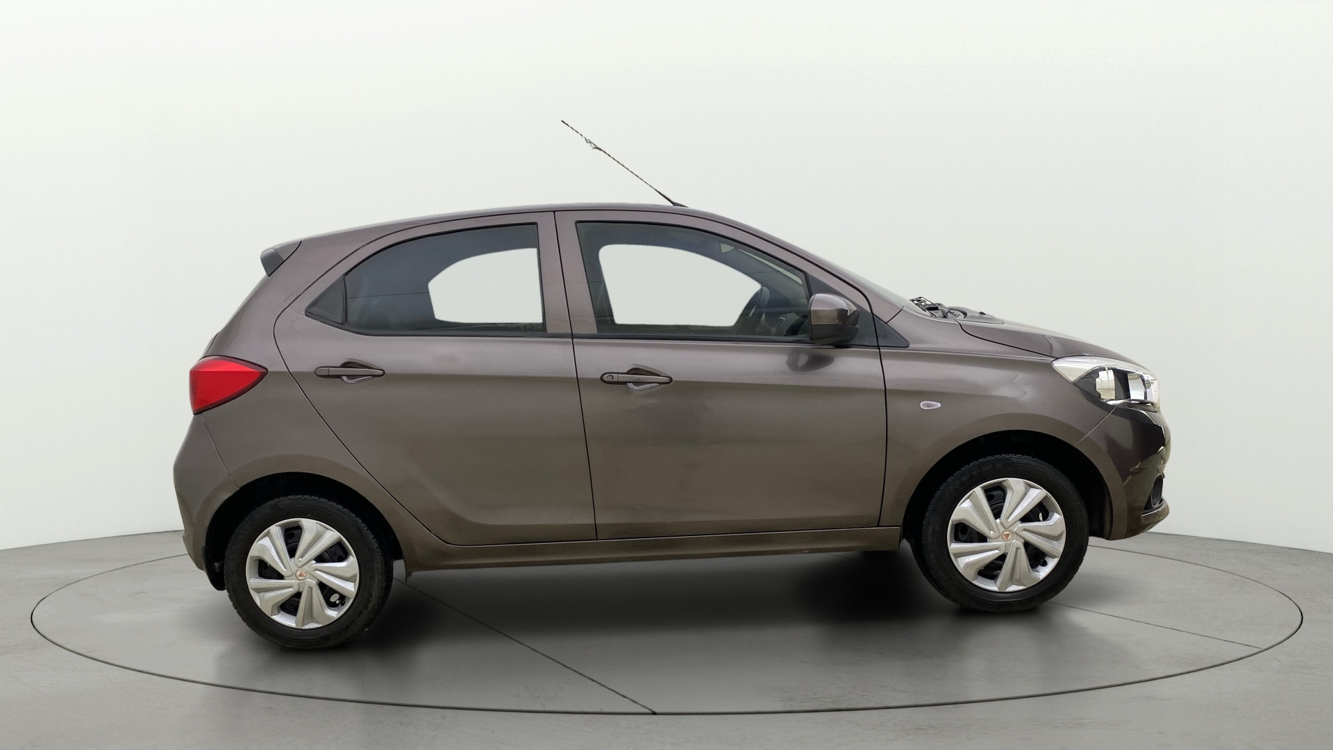 View 2017 Tata Tiago Revotorq XB Image 8 Used 2017 Tata Tiago Revotorq XB Image 8