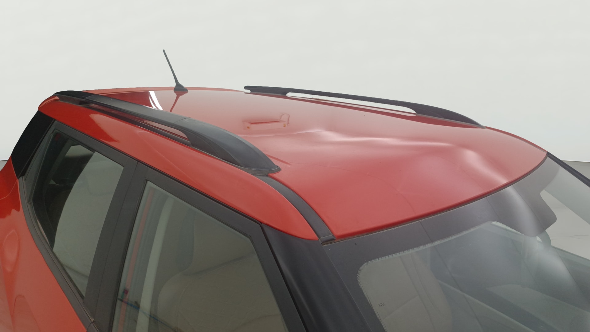 View 2019 Mahindra XUV300 W4 Petrol BS IV Image 6 Used 2019 Mahindra XUV300 W4 Petrol BS IV Image 6