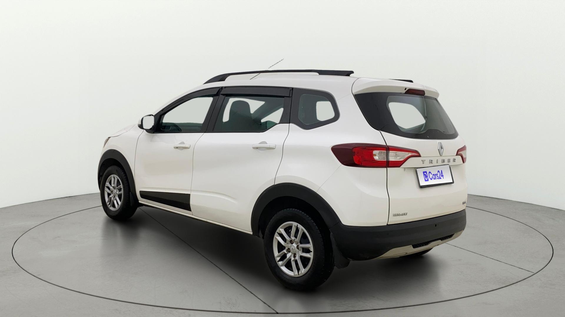 View 2021 Renault Triber RXT Image 2 Used 2021 Renault Triber RXT Image 2