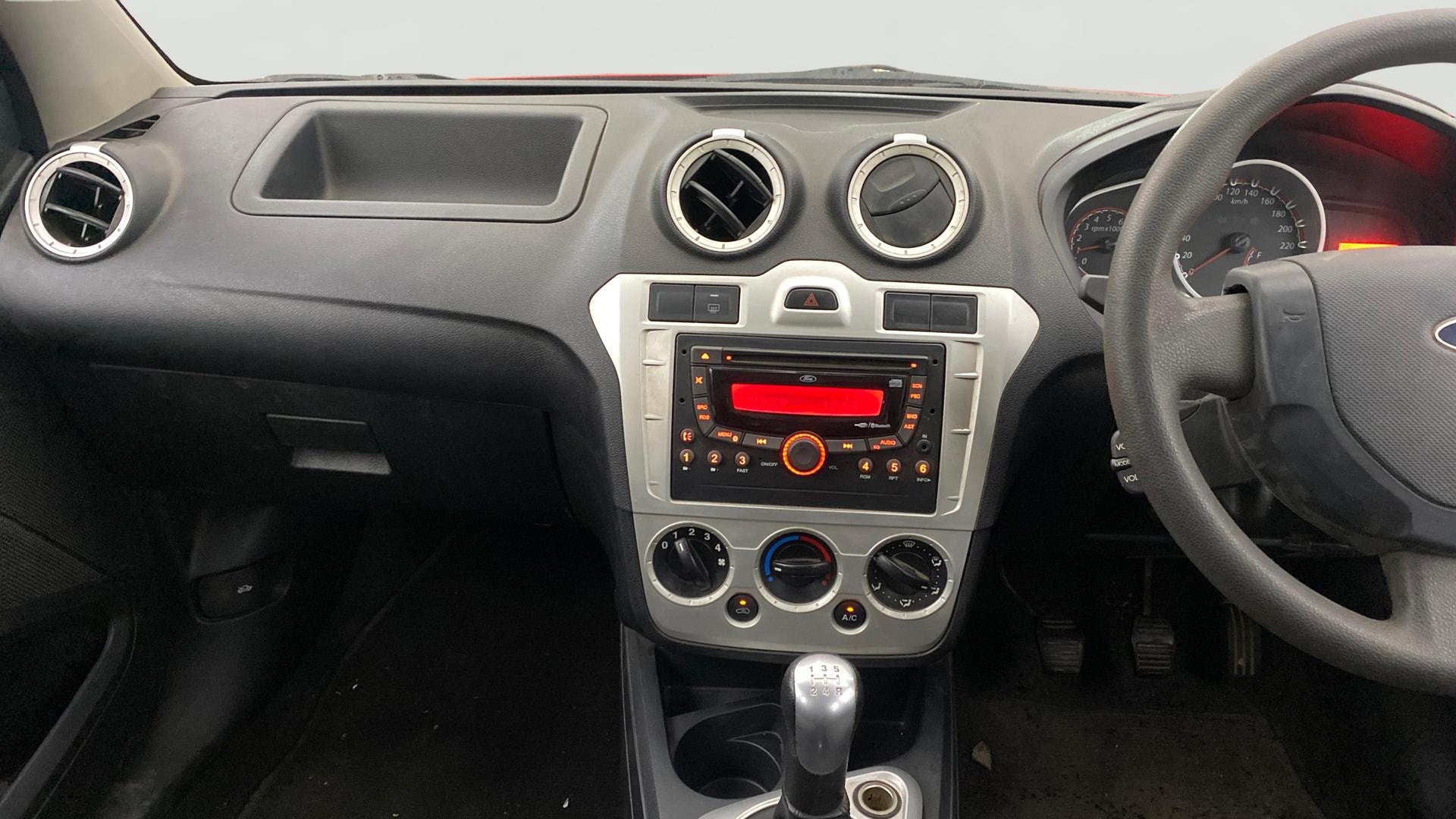 View 2013 Ford Figo 1.2P Ambiente MT BS IV Image 17 Used 2013 Ford Figo 1.2P Ambiente MT BS IV Image 17