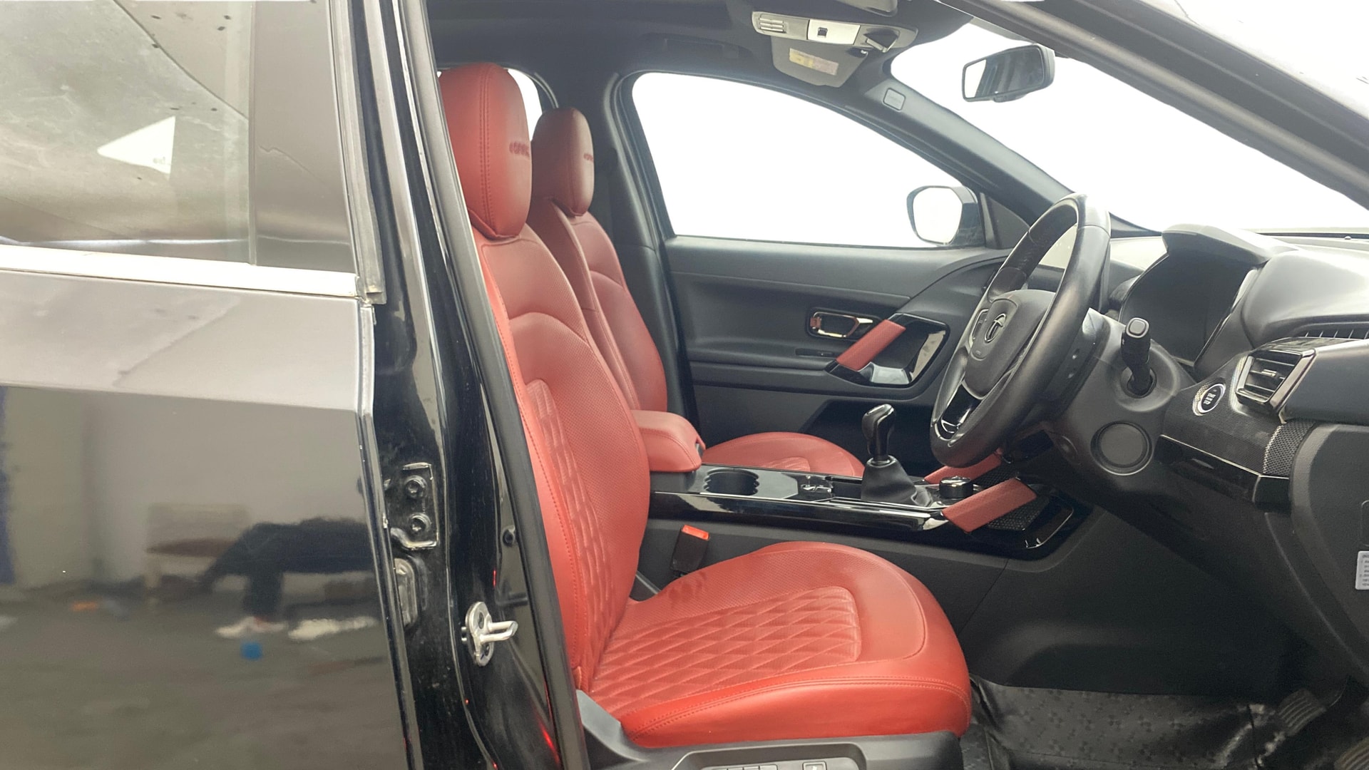 View 2024 Tata Harrier XZ plus Red Dark Edition Image 18 Used 2024 Tata Harrier XZ plus Red Dark Edition Image 18
